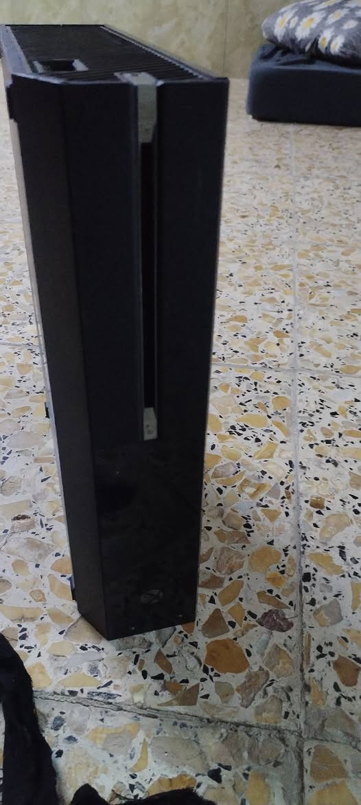 اكس بوكس وان فات ما مفتوح 
جهاز استخدام شخصي لا بالة ولا امزون 
كامل بدون جوستك ويا كارتونته 
السعر 75 قفل
واتساب ***********
