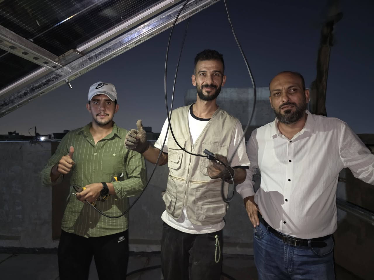 بعد التوكل على الله تم تنصيب منضومة طاقة شمسية في منطقة الكمالية في منزل الشيخ أبو ستار الزركاني لتواصل ***********
