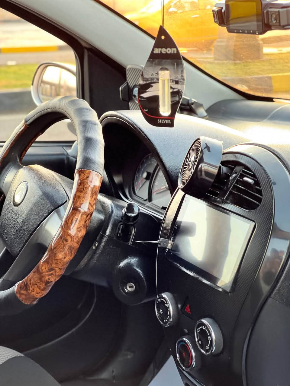 جيلي باندا كروز ٢٠١٣🚙
ماشية ٩٠ الف☑️
بدون ضرر بدون صبغ✅
محرك شرط⚙️🔧
كير توماتيك⚙️
جامات كهرب
مري كهرب
قفل مركزي 
صندوك ريمونت✅
تبريد 🥶
طخم تاير جديد 🚗🛞
📺 شاشة 
كاميرا 🎥 
داش كام
داخل جديد✅
منضومة بانزين كلها جديدة(فيت بم..نوزلات..فلاتر..بلكات)🛞
سيارة جديدة وضع شركة 🚗
رقم جديد
سنوية ٢٠٣٠
هزة جديدة 
شرط تحويل 
استفسار *********** ☎️
