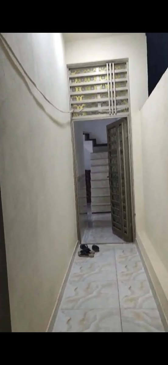 بيت يجار مجمع بيتي2 مساحته 100
متر سعر يجار 250كل شهر بشهر 
لاستفسار ***********
