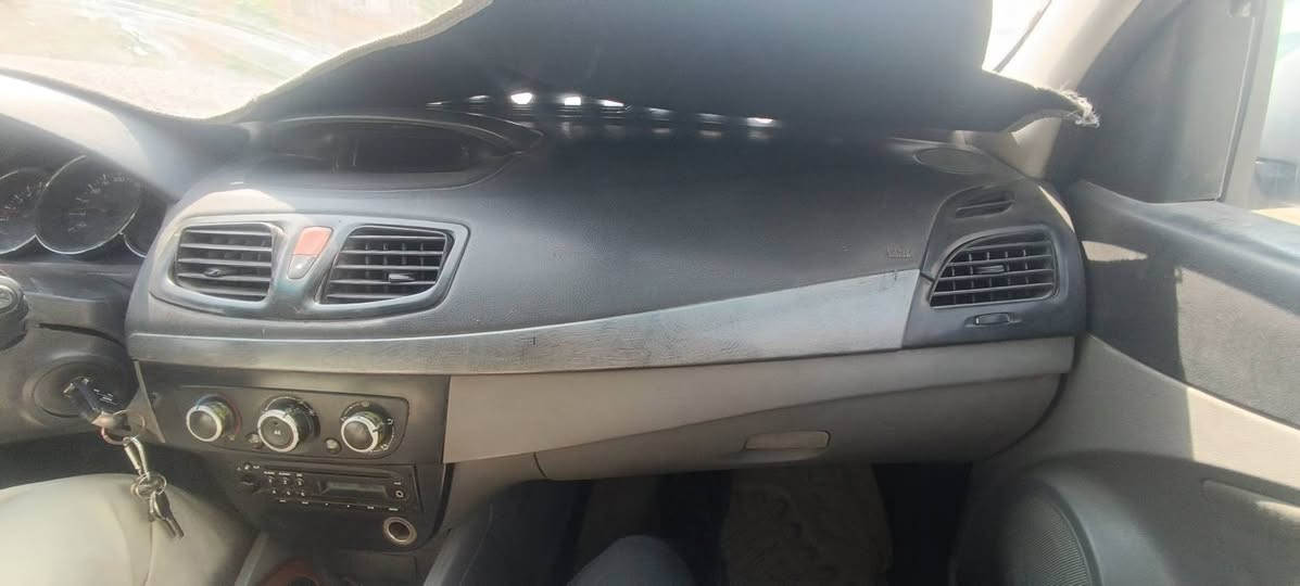 رينو فرنسي موديل ٢٠١١
رقم اربيل 
تخم تاير جديد
تبريد شغال
سعرها ٤٧و بيها مجال 
***********
***********
