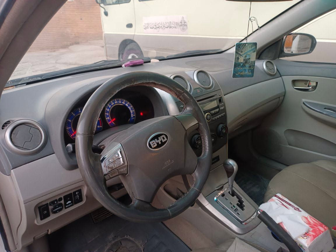 سلام عليكم
اخوان للبيع BYD. G3 موديل 2013
مواصفات بصمه فتحه قماره كشنات جلد دواخلها
 حلوه تبريد شغال 
 كير محرك حداديه حيل نضيفات سياره ما بيها حادث فقط باردات و اشويه جراد بالبدي لون سياره  أبيض رقمها نجف مدور ثاني يوم للاستفسار الاتصال *********** السعر 50وبيه مجاله
