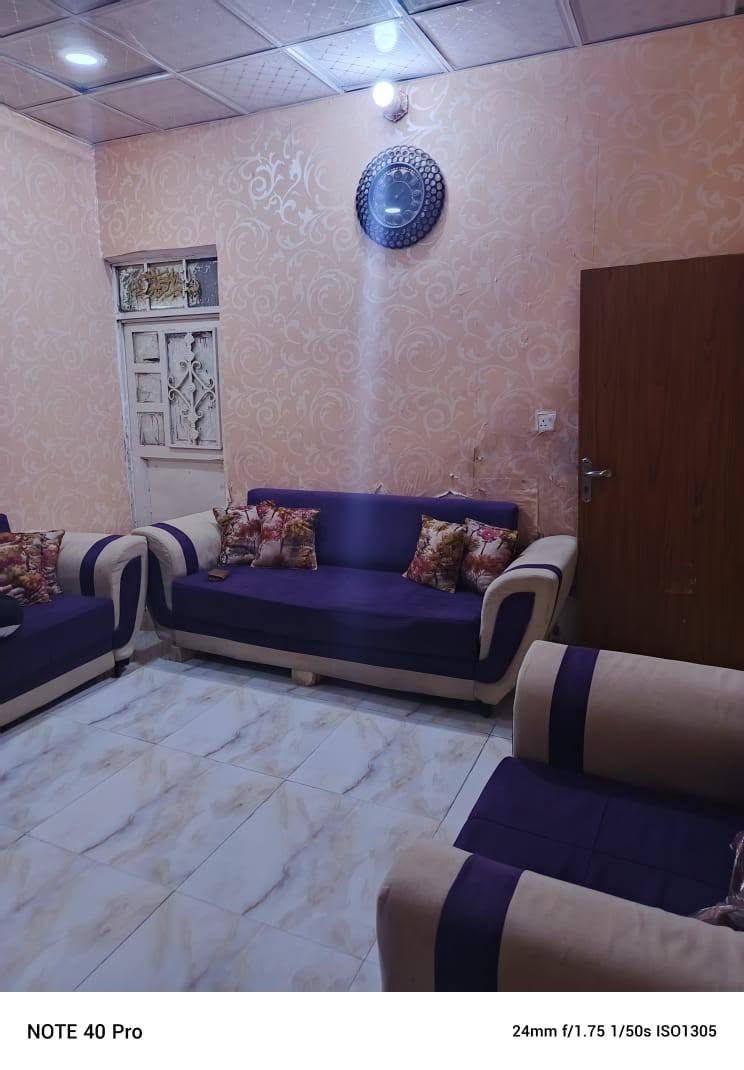 السلام عليكم  بيت للبيع المساحه 100مربع يحتوي على 2غرف نوم وصاله مفتوحه ع المطبخ واستقبال وصحيات خارجيه وداخليه سند 25الموقع جدا ممتاز قرب الامام عون بفرع حلويات ودهين ابو علي النجفي يصلح للسكن او حسينيه ع طريق بغداد السعر النهائي 65 كافه الخدمات تبليط مجاري كهرباء ماء مدارس اسواق مركز صحي شنو تريد كله يمك للاستفسار الاتصال او المراسله ع الواتساب *********** علما البيت ناصي بناء بلوك سقف عكاده ابيعه تفليش
