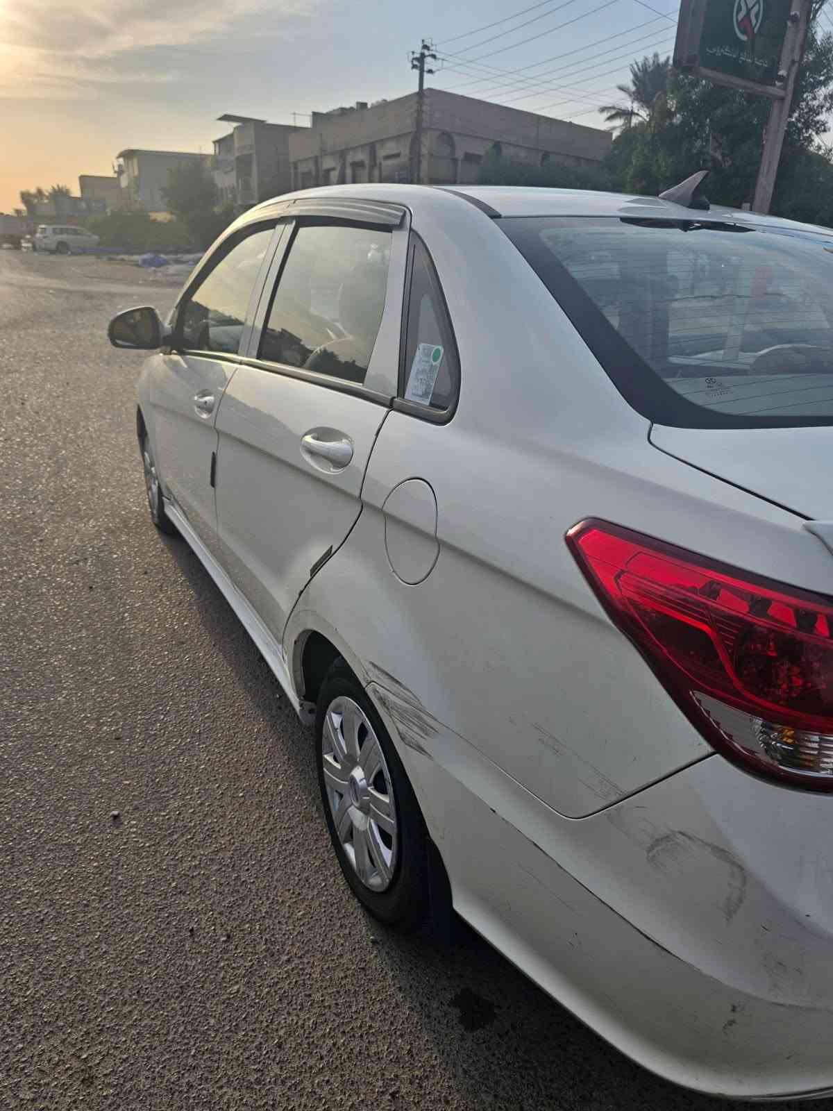 بايك ٢٠١٥ • أبيض • رقم بغداد