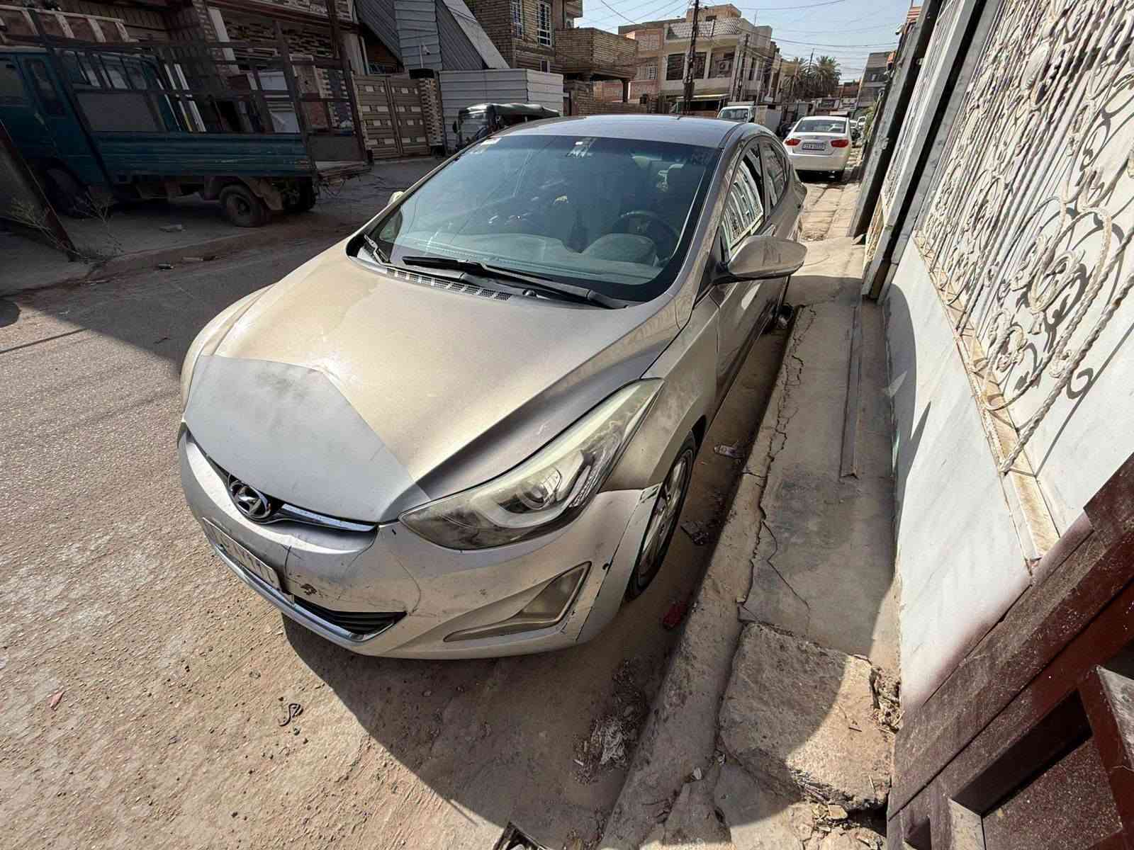 السلام عليكم النترا 15 امريكي حادثها جاملغ امامي مصلح نفسه وبيها باب خلفي كلير من امريكا وباب خلفي صبغ بل عراق بدون دواخل سيارة جاهزة محرك وكير بلاديات تبريد منضومه جديده سياره جاهزه السعر 93 وبيها مجال بغداد الزعفرانيه ***********م***********
