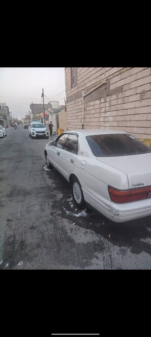 سلام عليكم كراون بطه فصل  لون لؤلؤي موديل 93 كير مكينه جدد تبريدهه عوزه بس بوريات كبريسر شغال  بديهه حلوو سنويتهه مامنتهيه  كهربائيات كلهه شغاله حداده نعمه من الله  المكان بصره القبله شارع المدارس  رقم ***********
