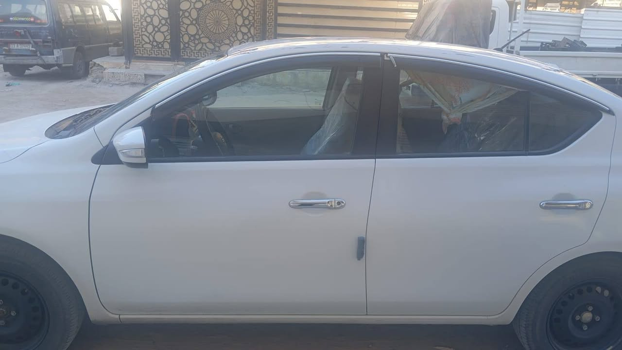 نيسان سني  مصري  موديل25 بأسم شركة 
مكفوله من الصبغ و التبديل فول اربع جام كهرباء قطعتين تبريد
مدوشمه عام ارضيه وصندوك تخم تاير جديد 
كير محرك بلاد ممفتوح ماشيه 62km

السعر 122 وبيها مجال بسيط حك الجيه 

مكاني الغزاليه 
للأستفسار الأتصال بالرقم
 ***********
