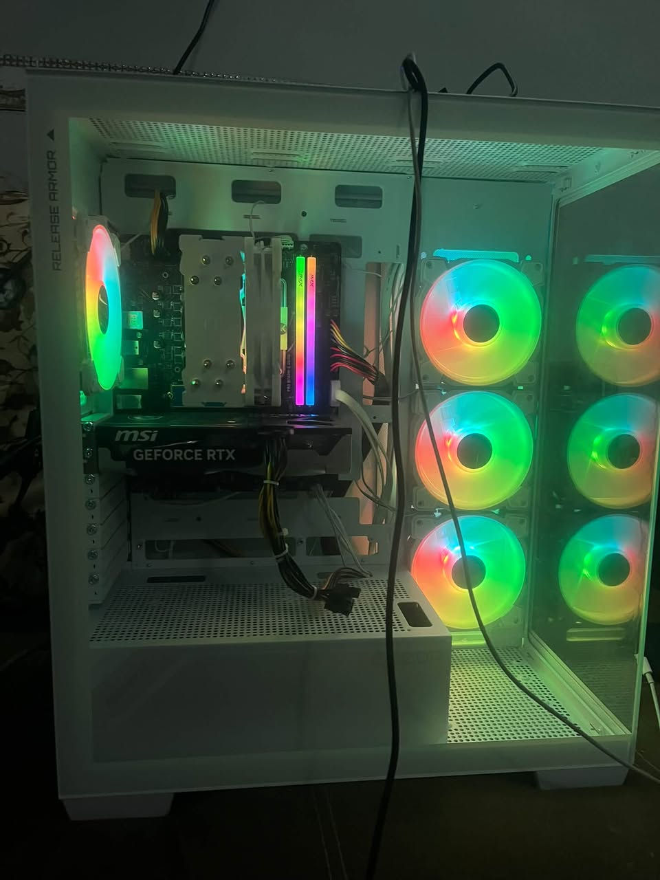 تجميعه جديده كلها استخدام اقل من اسبوع 

    CPU: Intel Core i5-14400F
* GPU: NVIDIA GeForce RTX 5060 8GB
* RAM: 32GB DDR4
* Motherboard: MSI PRO B760M-E DDR4
* Storage: ADATA LEGEND 710 M.2 2TB
* Monitor: Avetron W2711SV — 27” IPS, FHD 1920×1080, 180Hz
* Keyboard: MSI FORGE GK310
* سماعة: RGB Gaming Headset
* OS: Windows 11 Pro 64-bit

رقم الواتساب ***********
ب مليون و 300

نص مكتوب في الصور:
- Item Value OS Name Microsoft Windows 11 Pro Version 10.0.26200 Build 26200 Other OS Description Not Available OS Manufacturer Microsoft Corporation System Name DESKTOP-42T9P2H System Manufacturer Micro-Star International Co., Ltd. System Model MS-7D48 System Type x64-based PC System SKU Default string Processor Intel(R) Core(TM) i5-14400F, 2500 Mhz, 10 Core(s), 16 Logical Processor(s) BIOS Version/Date American Megatrends International, LLC. B.G0, 8/5/2025 SMBIOS Version 3.6 Embedded Controller Version 255.255 BIOS Mode UEFI BaseBoard Manufacturer Micro-Star International Co., Ltd. BaseBoard Product PRO B760M-E DDR4 (MS-7D48) BaseBoard Version 2.0 Platform Role Desktop Secure Boot State On PCR7 Configuration Elevation Required to View Windows Directory C:\WINDOWS System Directory C:\WINDOWS\system32 Boot Device \Device\HarddiskVolume1 Locale United States Hardware Abstraction Layer Version = "10.0.26100.1" User Name DESKTOP-42T9P2H\alnabaa Time Zone Pacific Daylight Time Installed Physical Memory (RAM) 32.0 GB Total Physical Memory 31.8 GB Available Physical Memory 27.5 GB Total Virtual Memory 36.8 GB Available Virtual Memory 31.7 GB Page File Space 5.00 GB Page File C:\pagefile.sys Kernel DMA Protection On Virtualization-based security Running Virtualization-based security Re... Base Virtualization Support Find what: Find Search selected category only Search category names only