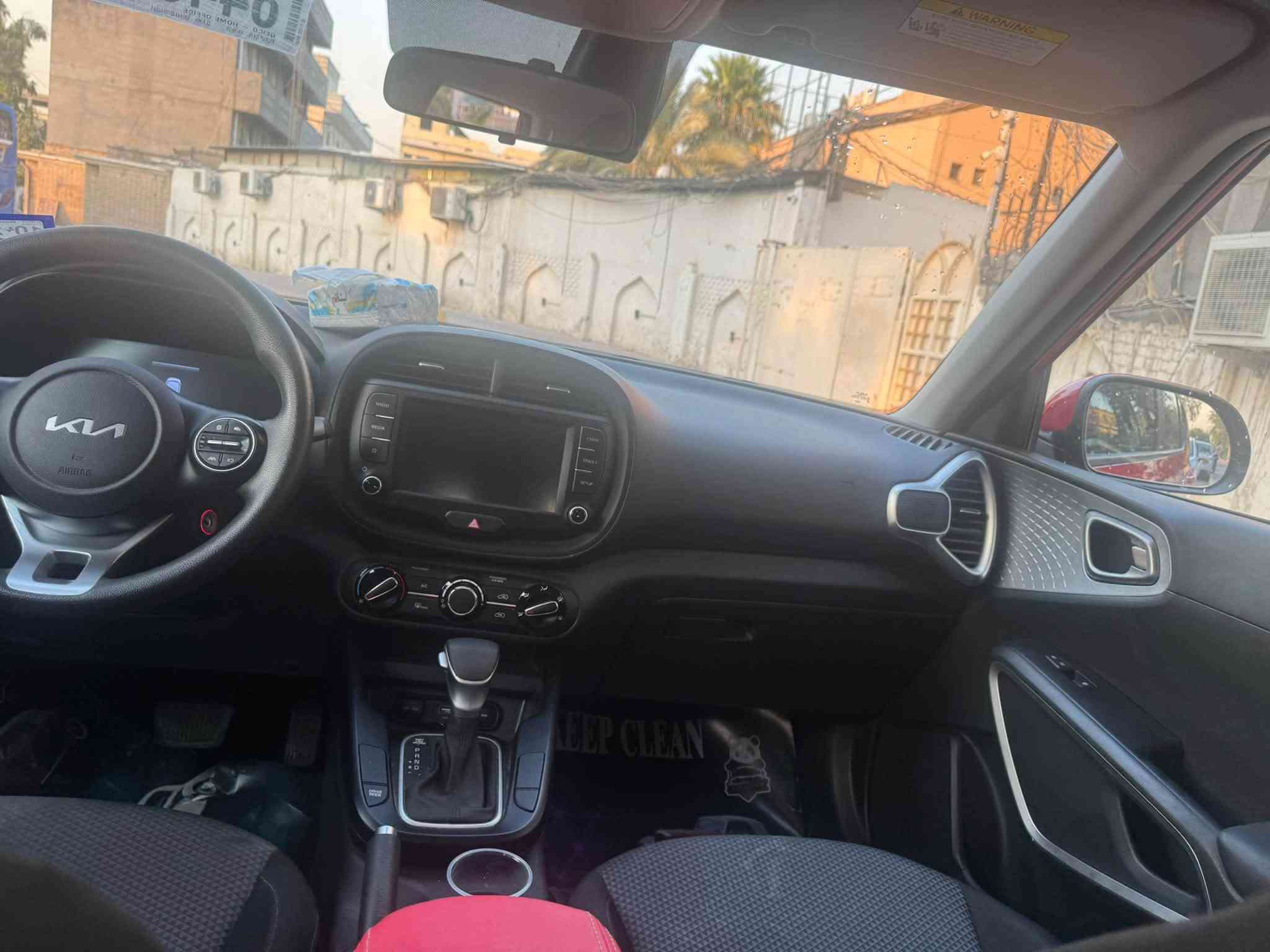 للبيع 
كيا صول موديل 24 
بدون حادث فقط كسر بسيط بلدعامية / بدون ايرباك 

السعر 139 وبيها مجال 
***********
