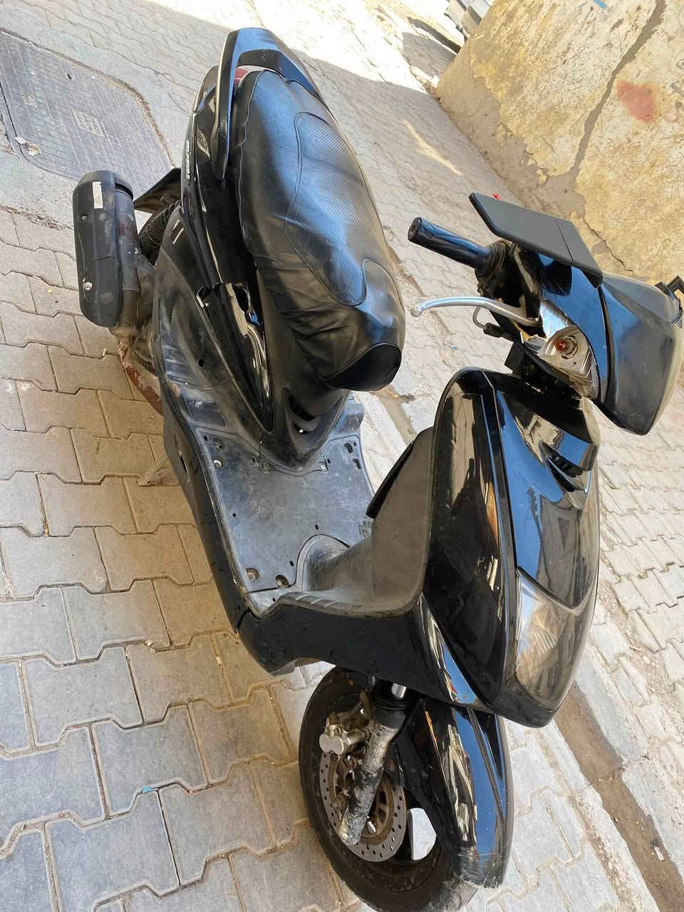 سلام عليكم
سكنس نثيه للبيع 
السعر ٤٠٠وبيها مجال
العنوان بغداد الحريه
الرقم ***********واتساب
