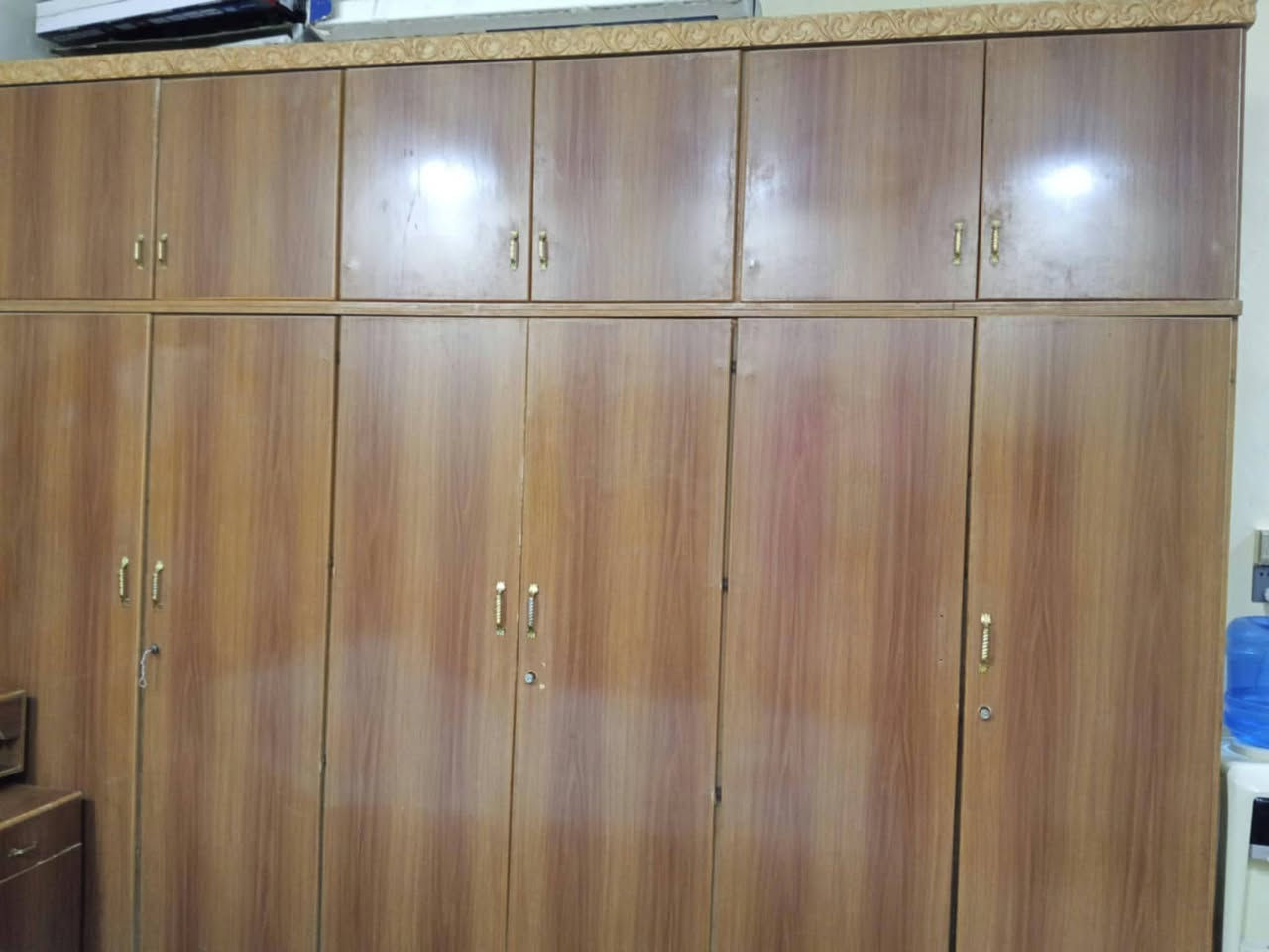 سلام عليكم من رخصت ادمن غرفه نوم للبيع سعره 550 بيه مجال
