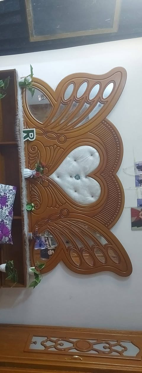 سلام عليكم غرفت نوم البيع سعر تسع ميه وبيه مجال *********** مكان بغداد حيور سبع قصور
