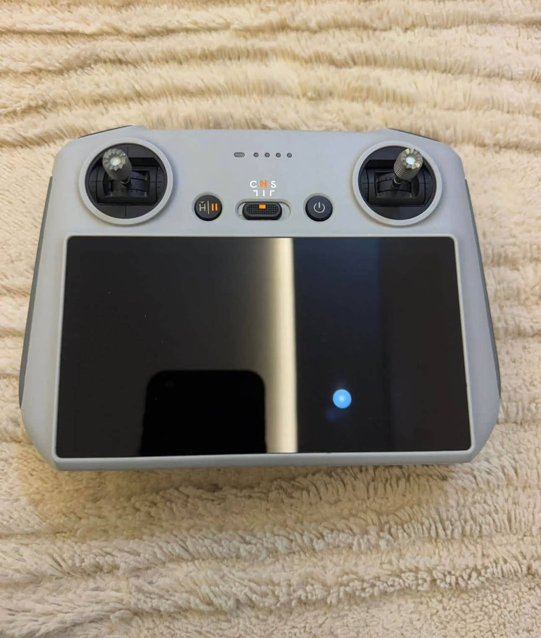 السلام عليكم 
درون للبيع DJI MINI 3 PRO
نظيف كلش نظافته 90% 
صيانة فقط لجناح واحد 
النقص الوحيد كڤر الكاميرا ضايع 
موجودة الكارتونه وجميع الملحقات 
للتواصل 
***********

