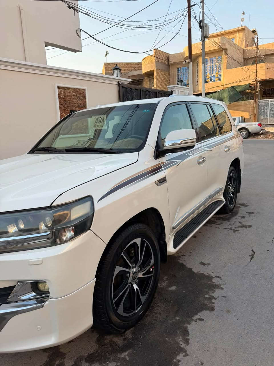 لاندكروز ٢٠١٠ محدث ٢٠٢١ داخل وخارج جاهزه ربع متصرف عليها تخم تاير دلوب مصبوغه حزام رقم بغداد بأسمي سنويه إلى ٢٠٣١ 
السعر : ٢٩٥ $ وبيها مجال ( *********** ) مكان بابل حي الضباط
