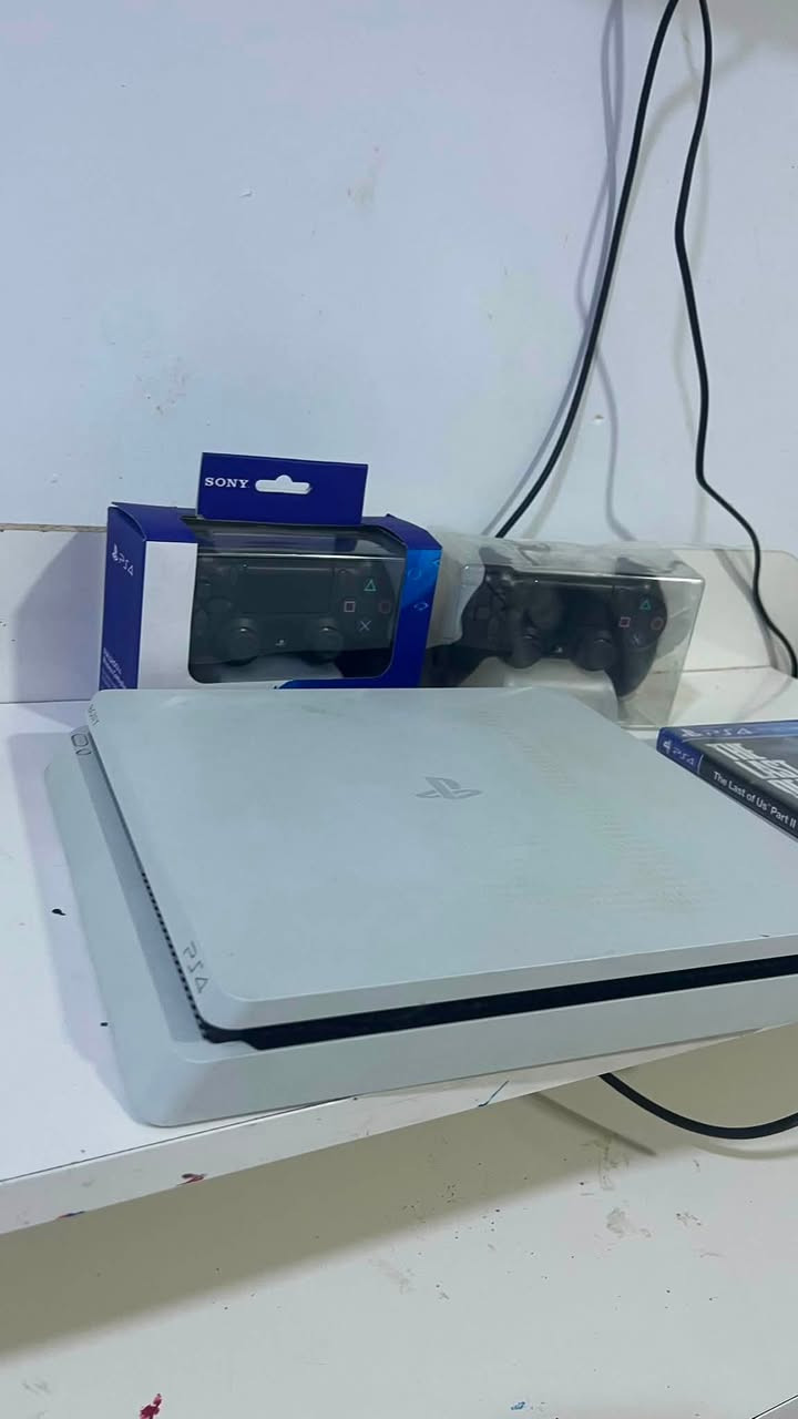 بلي 4 سلم 500 كيكا
نضيف ما مفتوح اون لاين 
 جوستكات 2
يوبي اس 
ذلاست 2
250

هـ***********
