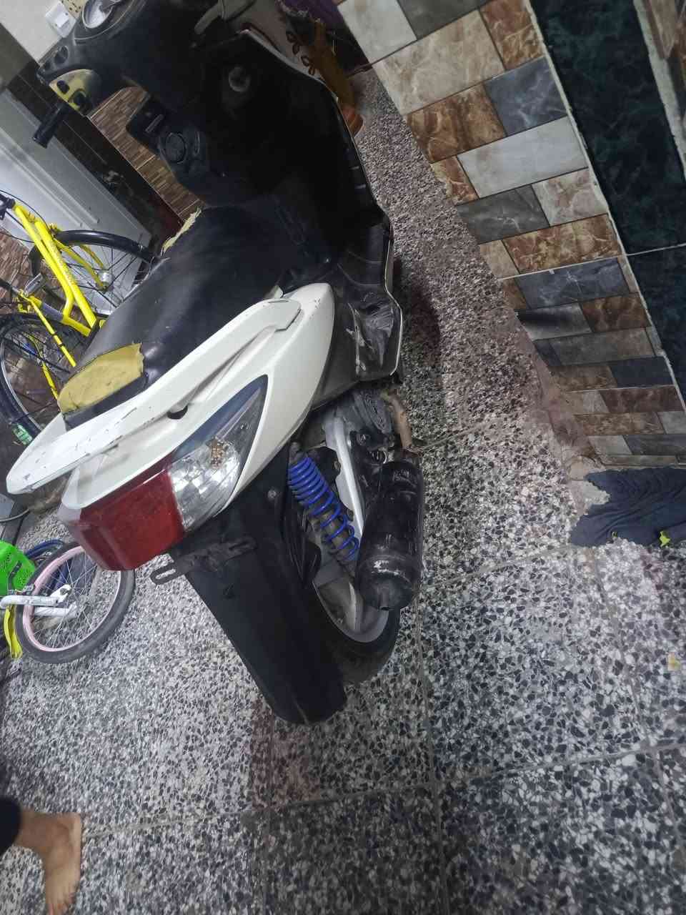 دراجه للبيع سكنس فحل 600وبيه مجال والعنوان الشعله الرقم ***********
