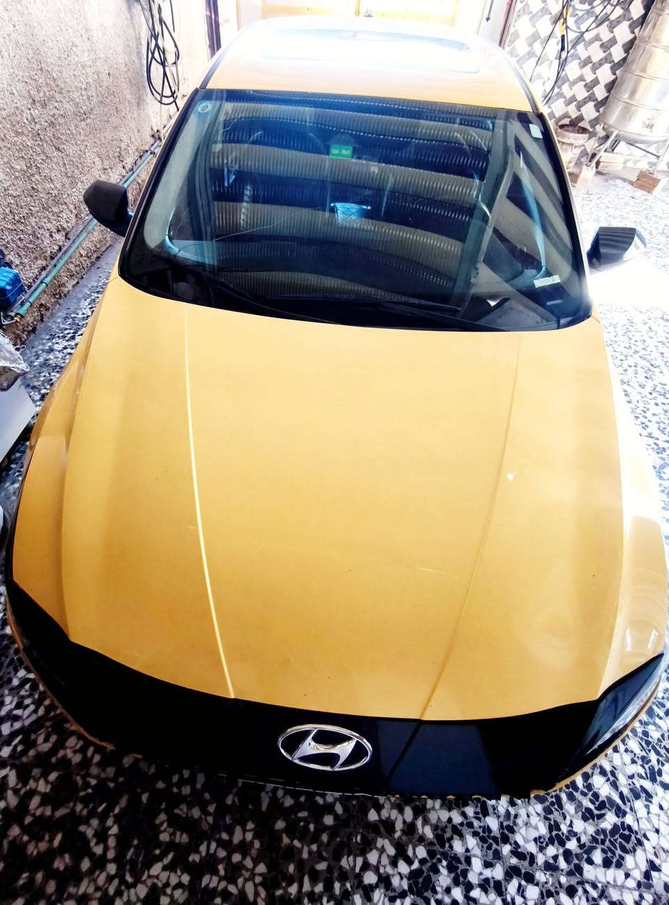 للبيع: هيونداي النترا 2023 هايبرد (Limited - أعلى مواصفات)
🚗 الموديل: 2023
🚕 الرقم: أجرة / تكسي ( باسمي تحويل بنفس اليوم)
🇺🇸 المصدر: وارد أمريكي
🛣️ المسافة المقطوعة: 118,438 ميل
💥 حالة البدي: الحادث موضح بالصور المرفقة في المنشور
💰 السعر المطلوب: 135 ورقة (13,500$)
✨ أبرز مواصفات فئة اللمتد (Limited):
 * المحرك والأداء: محرك 1.6L هايبرد اقتصادي جداً وممتاز للاستخدام والعمل.
 * المقصورة والراحة: مقاعد جلد فاخرة، فتحة سقف، كوشن سائق كهرباء مع ذاكرة خزن (Memory Seat)، تبريد وتدفئة مقاعد أمامي.
 * الشاشات والنظام الصوتي: شاشة عرض كبيرة 10.25 إنش + عدادات ديجيتال بالكامل + نظام صوتي فاخر من Bose + شاحن لاسلكي.
 * السلامة والقيادة الذاتية: رادار أمامي، نظام الحفاظ على المسار، كاشف النقطة السوداء (Blind Spot)، حساسات وكاميرا خلفية.
 * الخارجية: إضاءة FULL LED بالكامل، ويل كورم قياس 17 إنش الخاص بفئة اللمتد.
📲 للتواصل والاستفسار (واتساب):
***********
