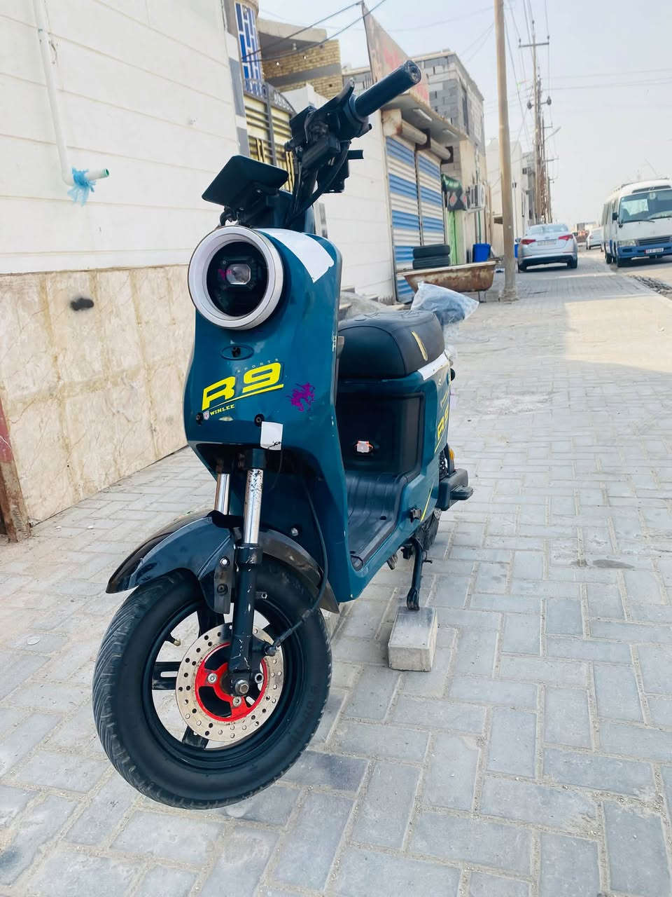 دراجه شحن ار ٩ للبيع موديل ٢٠٢٥  ٥ بطاريات ٣٢ أمبير ولي دراجه حلوه ونظيفه مكاني البصره القبله السعر ٣٠٠وبيهة مجال ***********
