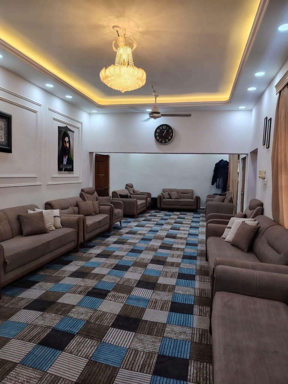 📢#فرصة_سكنية_وتجارية_لاتعوض_لأهالي_السماوة

بيت طابو صرف للبيع 
*****************
♦️المساحة ٢٢٥ متر 
طابقين 
♦️واجهة العقار ١٥ متر
♦️والنزال ١٥ متر 
****************
♦️الموقع القشلة على الشط
♦️ثاني بيت عن جسر المشاة
♦️وواجهة البيت تفتح على سوق القشلة
*******************************
الطابق الاول
♦️غرفة 
♦️براني
♦️مطبخ
♦️وصالة
♦️وصحيات عدد ٢
الطابق الثاني
♦️غرف نوم عدد ٤
♦️صحيات
♦️والطابق الاخير غرفة مخزن
**********************
#علق_يوصلك_السعر

✳️او الاتصال على الرقم ***********

#عقارات_العراق
#عقارات_للبيع
#بيوت_للبيع
#أراضي_للبيع
#عقارات_السماوة

نص مكتوب في الصور:
- السماوة سوق القشلة