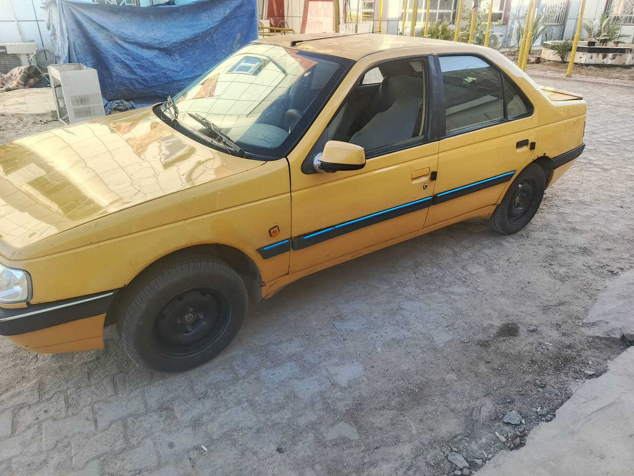 سلام عليكم بيجو 405 موديل 2016 سياره جاهزه كير مكينه كفاله سنويه ما منتيها رقم نكليزي تفاصيل اكثر اتصل بل خدمه ***********
