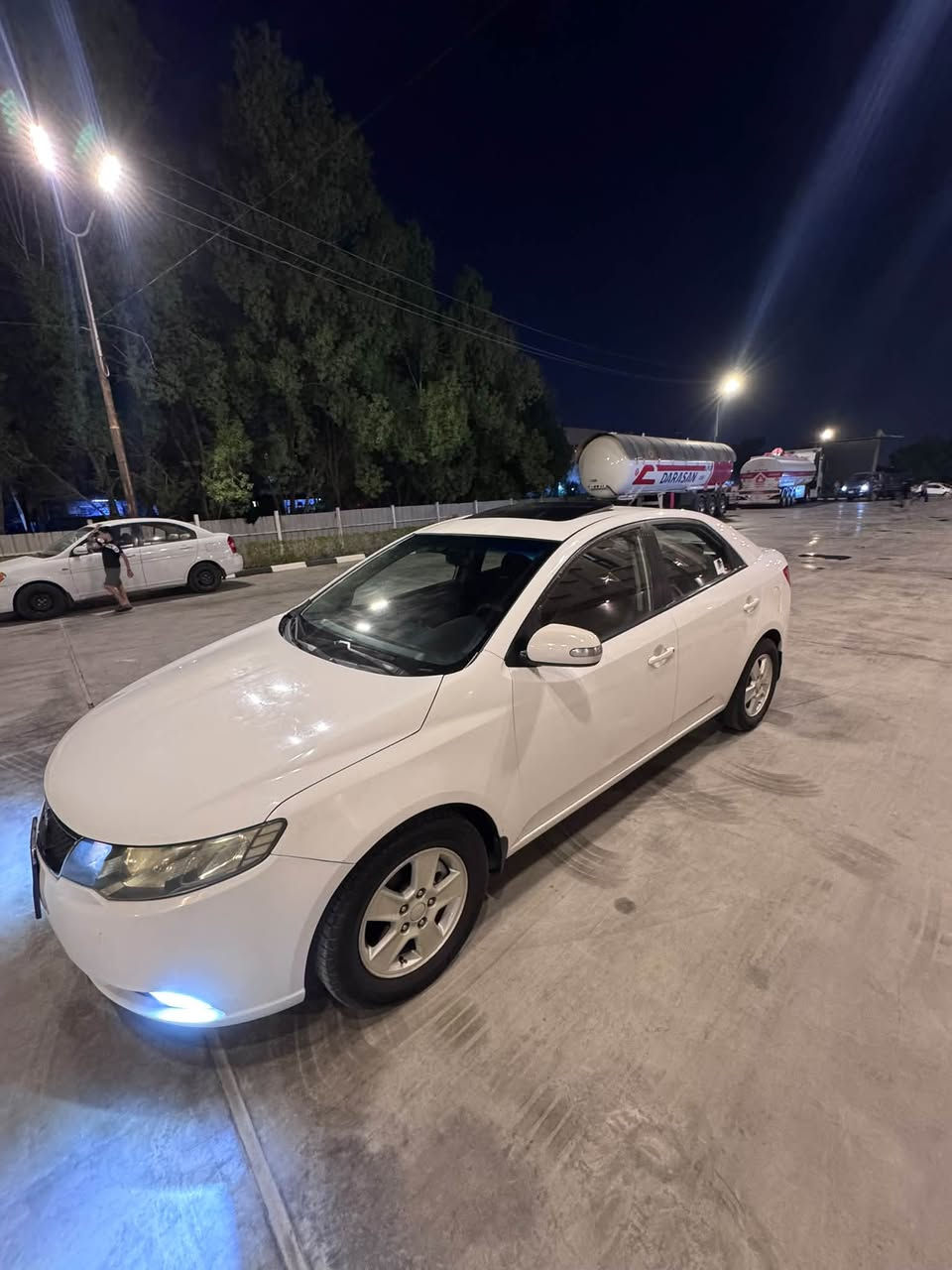 السلام عليكم
🚘 سيراتو خليجي 

المواصفات :

📍 رقم بغداد نكليزي — هزتها جديدة

🔹 محرك 1600

🔹 5 ويل كب

🔹 محرك وكير كفالة

🔹 إشارات بالمراية

🔹 شاشة تدعم Apple CarPlay

🔹 كاميرا خلفية

🔹 تخم تاير صدر كله جديد

🔹 السيارة كلها جاهزة ونظيفة

🔹 تبريد بيانو 

(بيها نصف جاملغ صبغ)

📞 للاستفسار والتفاصيل :*********** 

بغداد حي الاعلام
