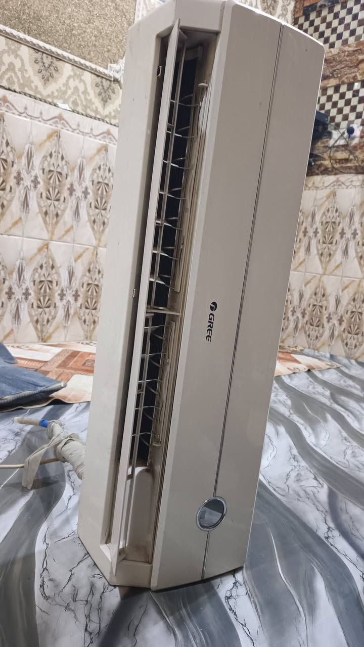 قطعة داخلية • للبيع • فيها مجال