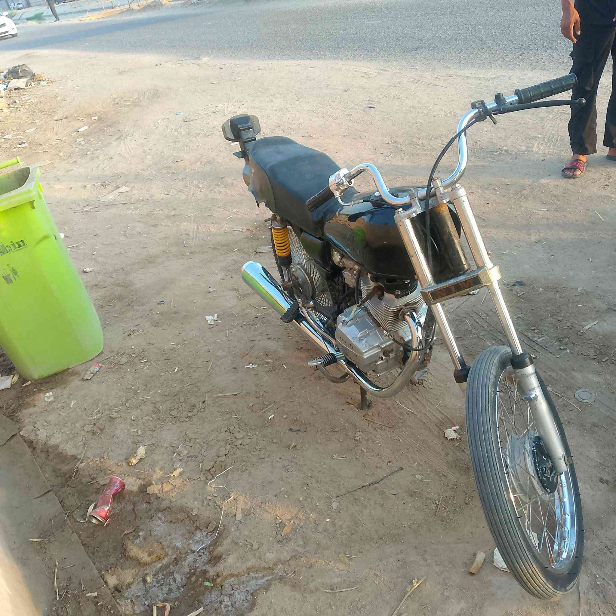 دراجه البيع نامه من طول اللطول شاصي نامه بلاد حته تعميره بس المحرك نامه برو المحرك يخبل شلعه ومعدل وفصله فول بيه لاستيك ولف بيه دخانه بصيطه سعر310 وبيه مجال قليل للعلم السبايدر مو وياه مكان ناصريه مركز رقمي ***********

