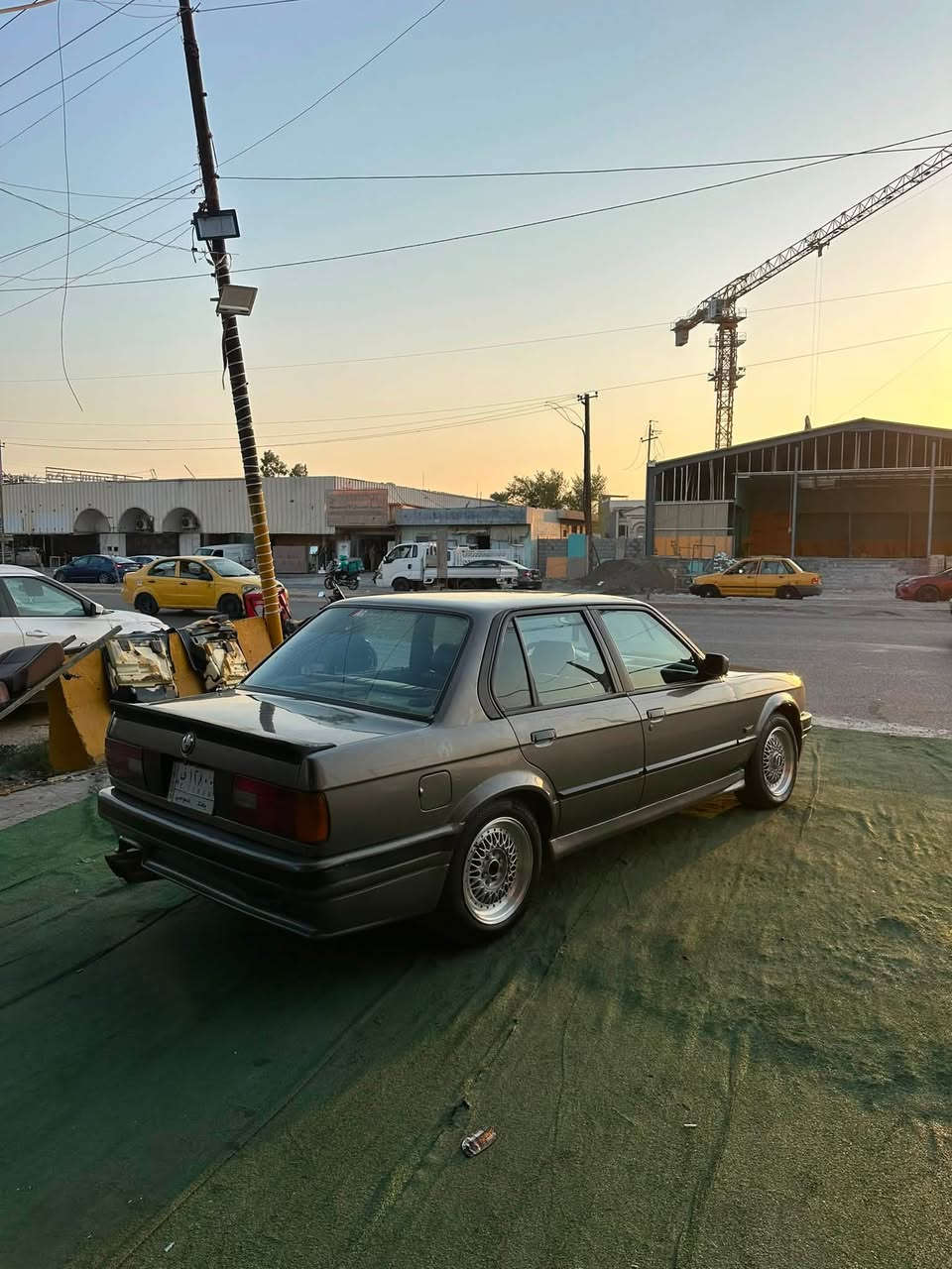 سلام عليك شلون العزاز
زعره موديل 1990 للبيع
السياره ضربت بيها جلب تكرمون بالبجم وشويه مرعبل 
 رقم شبه مميز سنويه ساقطه من شهر الثالث باسمي …
ويل bbs اصلي 15 واحد من كباتها مبيوك
 مكينه 28 مسكر 
كير عادي 6 نمر وي البك
تبريد شغال 
مشط ستيرن e36 
رادير 
واتر بم
كلها جددت
 السياره ناقصها ترتيب داخل (دشبول ودركه )
تنتها حلوه
مكينتها صافيه ناقصها بس واشر قبق ولفات فقط
كشنات ام
 سعر قفل قفل 45 
البياعه وشرايه (ليخابروني)
السياره مكانها حي الحسين او الغزاليه
***********
واني خادم للطيبين
