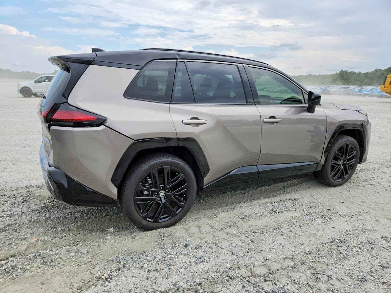 ✨ نشات للمزادات الامريكية ✨
تفاصيل المزاد :
🔹 تاريخ المزاد: 2026/9/30 الاربعاء
🔹 نوع السيارة: 2026 TOYOTA RAV4 XSE
🔹 السعر : حسب المزاد
🔹 الضرر: مرفق بصور تفصيلية 
🔹 المسافة:  11,948 mi
🔹حجم المحرك : 2.5L 4
6-9-6-8-1-8-6-6
🔹 خدماتنا:
◀ استيراد السيارات من كافة الولايات الأمريكية.
🚢 شحن سريع إلى الوجهات التالية:
ميناء أم قصر ⚓
ميناء جبل علي 🚚
ميناء مرسين 
إقليم كردستان (من الإمارات) 📦
🤝 توفير وكيل خاص لتعقيب معاملات السيارات الحرة والمعوقين.
◀شراء قطع غيار من دبي 
🚘تصليح سيارات في دبي 
🚘عرض سيارات الزبائن 
📊 أسعار تنافسية تشمل النقل الداخلي والبحري.
📍 الموقع:
كركوك- شارع قدس فرع ماركت روما 🏢
🔹 للمزايدة على السيارات:
👀 يمكنكم زيارة المكتب للاطلاع على السيارات المتوفرة.
📝 نوفر كشفًا تفصيليًا للسيارات المتضررة يشمل تقريرًا كاملًا وصورًا، متاح للاطلاع في مقر الشركة.
⏰ أوقات العمل:
يوميًا من 4 عصرًا إلى 12 منتصف الليل.
❌ عطلة المزاد: يومي السبت والأحد.
📞 للتواصل:
📱كركوك  : *********** 
📱كركوك  : ***********
TikTok: https://www.tiktok.com/@nashat_cars?_t=ZS-8t0UWWlL5JS&_r=1
🌟 نتشرف بخدمتكم وزيارتكم

نص مكتوب في الصور:
- 65951866
- 69681866