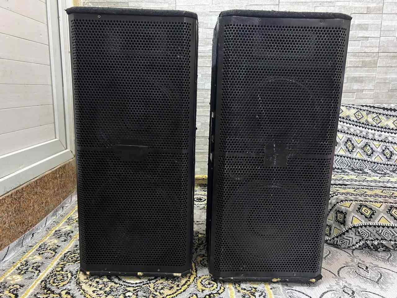 زوج سماعات 12x12 مستخدم نظيف لبيع توصيل موجود ***********
