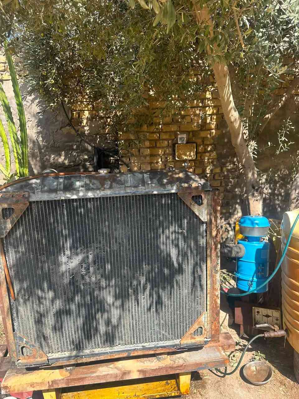 سلام عليكم للبيع مولده كيه محرك 2700/1راس توليد 30 كيفي 120 أمبير ثري فيز راس توليد محرك مكفولات ***********
