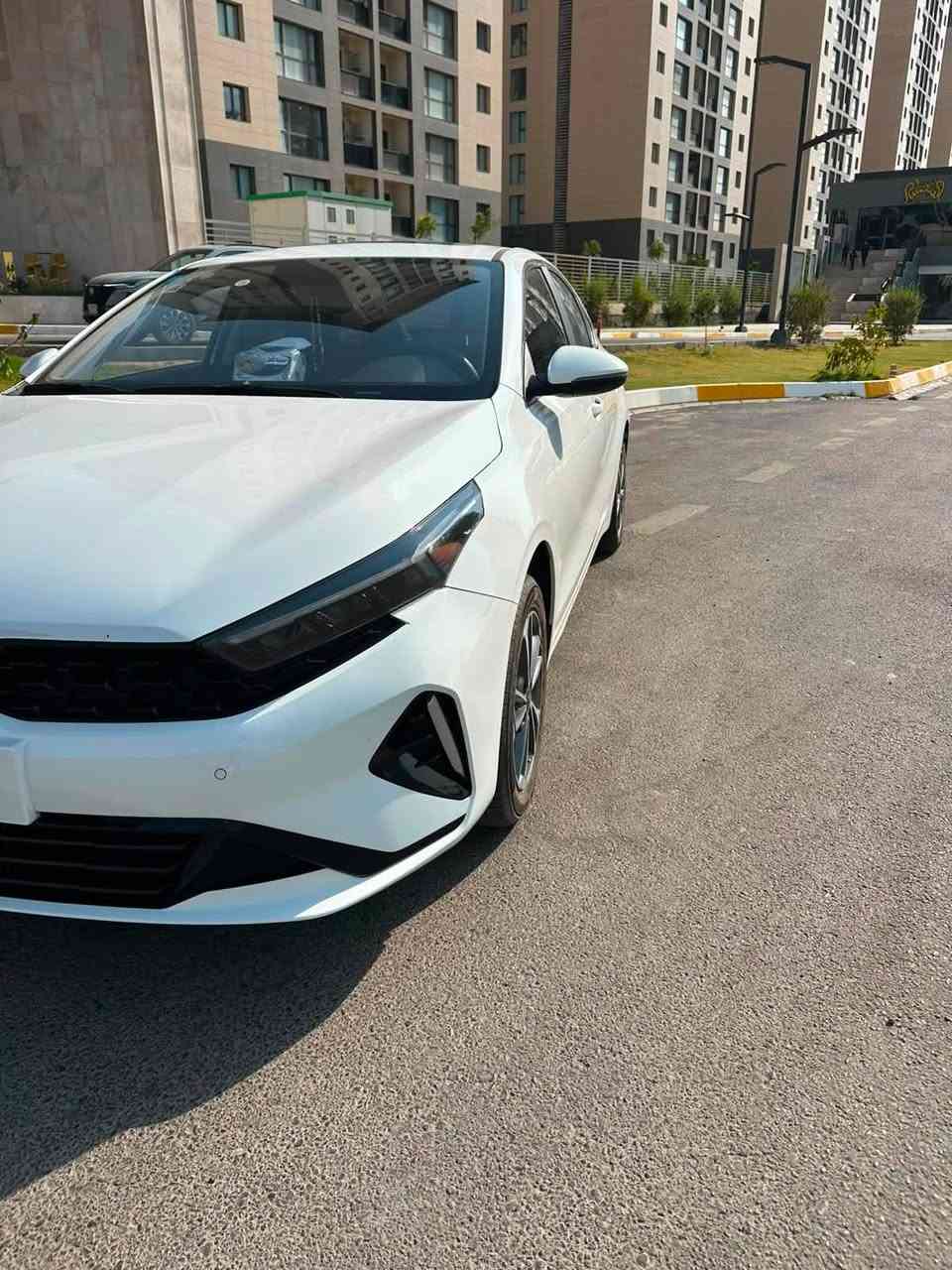 كيا كي ثري K3
موديل 2024 خليجي 
محرك 1500 دبل نوزل 
رقم بغداد 
مكفولة من الصبغ والتبديل بيها فقط بارد شوي جوة قبغ البانزين 
ماشية 26 الف كيلو متر 
فول مواصفات 
فتحة 
بصمة 
تحكم ستيرن 
شاشة كبيرة 
عدادات الكترونية 
شاشة ديجيتال 
حساسات امامية خلفية 
هاند بريك بصمة 
اربع انظمة قيادة سمارت . ايكو . سبورت . نورمال
اوتو هولد توقف ذاتي 
السعر 136 
مكان السيارة بغداد السيدية 
للأستفسار ***********
