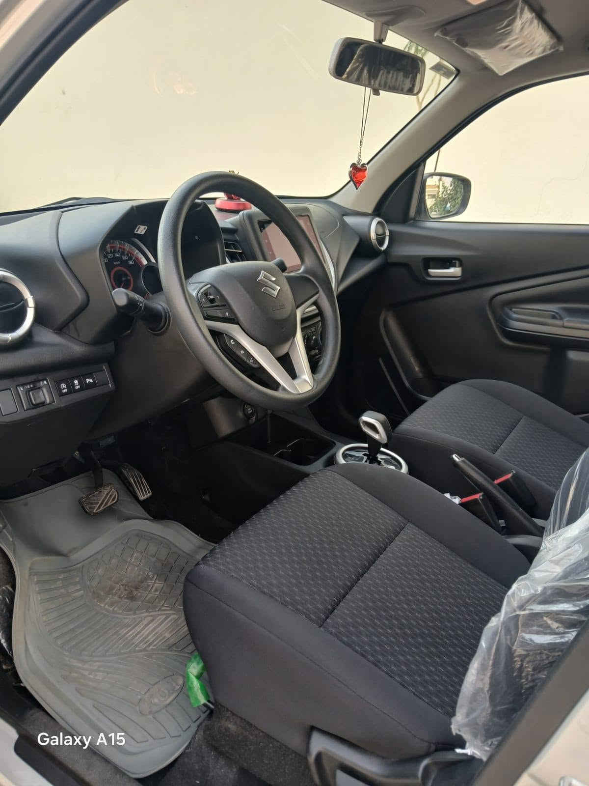 <<  سازوكي >> SUZUKI ياباني شكل جديد. 
- سعر السيارة (( ٨٧ )) ورقة فقط...وبي مجال.
-أتصال علرقم *********** أسيا
واتساب ***********
-موديل السيارة[[ ٢٠٢٣ ]] ...سيارة سحب شركة/زيرو/ كلين تايتل مواصفات خليجي بدون صبغ وبدون تعديل بارد ماشية فقط (( ١٣ )) ثلاثة عشرا الف كيلومتر حقيقي فقط يعني بعدها زيرو والسيارة مرقمة شمالي (( رقم سليمانية دولي )) حرة بإسمنا والسنوية جديد وشرط التحويل. 
-لون السيارة مميز (( سلفر )).
- مواصفات السيارة خذمات خليجي داخل سيارة مطعم رصاصي وأسود وبرونزي... كير اوتوماتيك..مكينة ياباني علبلاد أقتصادي..تدفئة..تبريد ثلج..شاشة اندرويد بلادي مواصفات خاصة..تحكمات أستيرين كاملة المواصفات..بلوثوث..جامات كهرباء..مانع تزحلق..اي بي أس..كاميرا بلاد..حساسات خلفية بلادي..ستوب لايت..بلاجكتور..مرايات كهرباء..أشاير بجاملخ..أسبير جوكر علشركة...ويل كروم أسود بلاد شركة حجم اطارات ١٥ جديد..سويج جداحة عدد×٢ قفل مركزي نظام سنتر لوك..أطفاء ذاتي عند توقف سيارة/مواصفات رادار..مانع ضباب..نظام أيرباكات علبلاد...يو بي أس...غراض بلاد شركة بعدها بيه... لاواصق ولايلون ولزكات شركة بعدها بية.
-مكان سيارة كركوك. كركوك, العراق

نص مكتوب في الصور:
- Galaxy A15