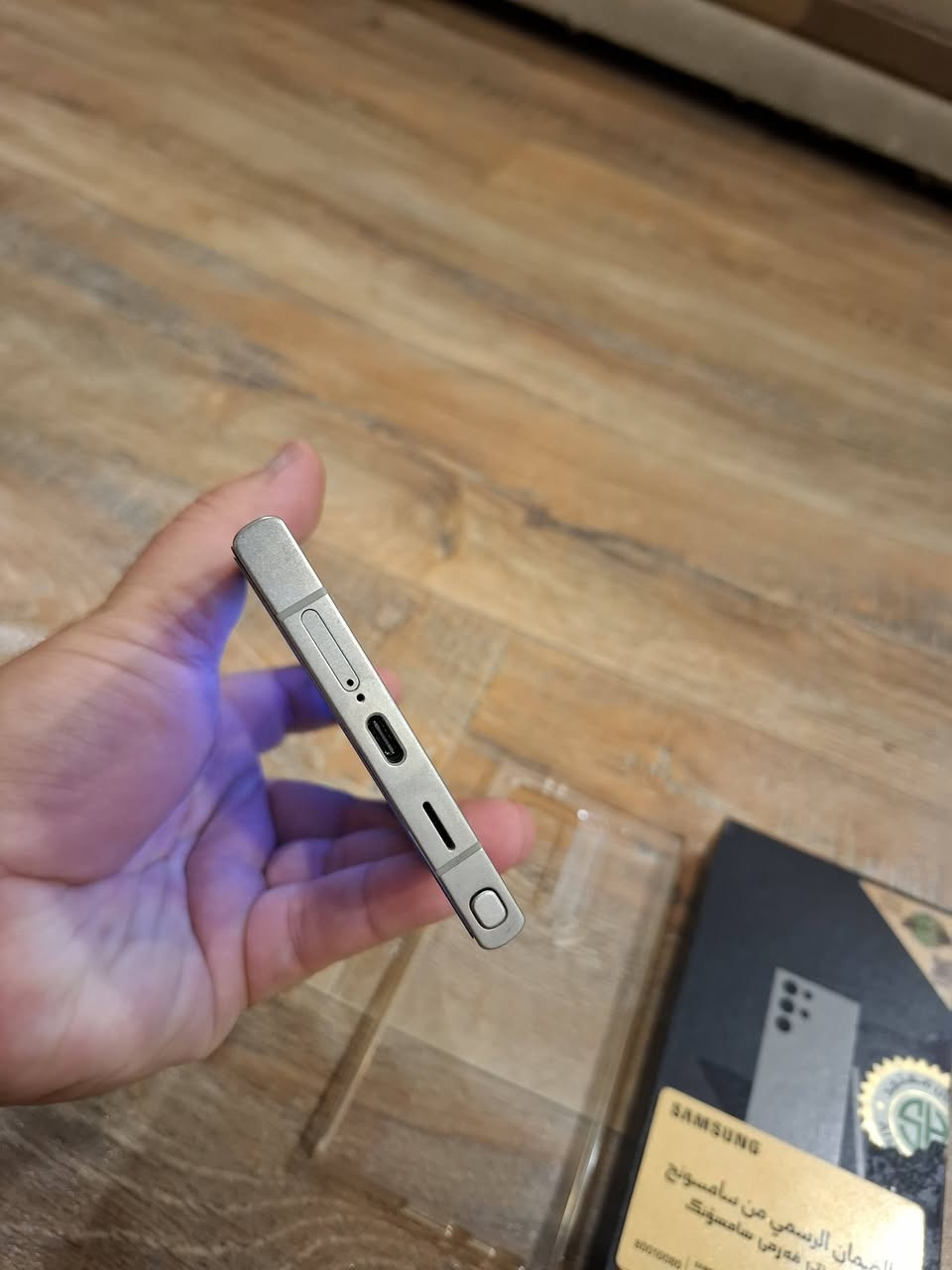 توفر من جديد 
S24 ultra
 256GB 
نظافه 💯 
كامل ملحقات 
ضمان الوكاله 
كارتونه مطابقه 
السعر 875 الف 
بغداد الكرخ 
يوجد توصيل 
***********
**مستبدل شاشه اصليه وكاله وكبس وكاله ومراح تعرفه بس للامانه اكلك بيه
