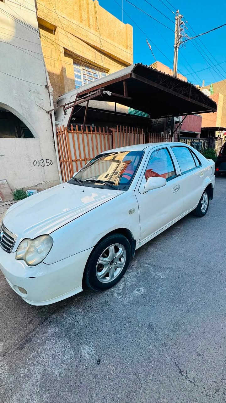سلام عليكم 
جيلي CK موديل ٢٠١٢ 
سيارة نظيفة من كل النواحي 
كير مكينة كشر تبريد كهربائيات 
سنوية جديدة ولحد سنة ٢٠٣٠
السعر ٤٢ وبيها مجال 
مكان بغداد 
***********
***********
