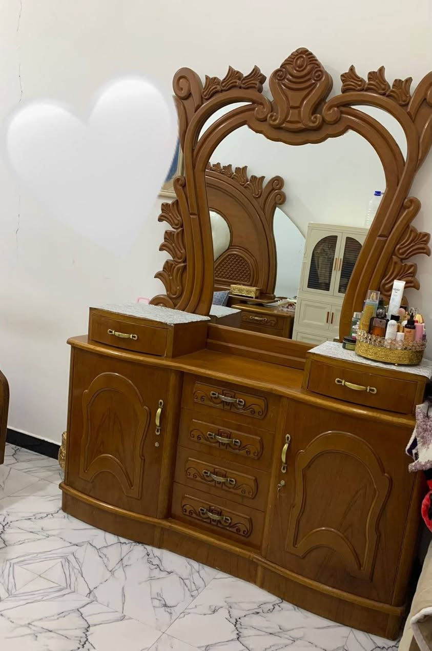 غرفه نوم ٧ قطع
البصره القبله السعر مليونين ونص
***********
