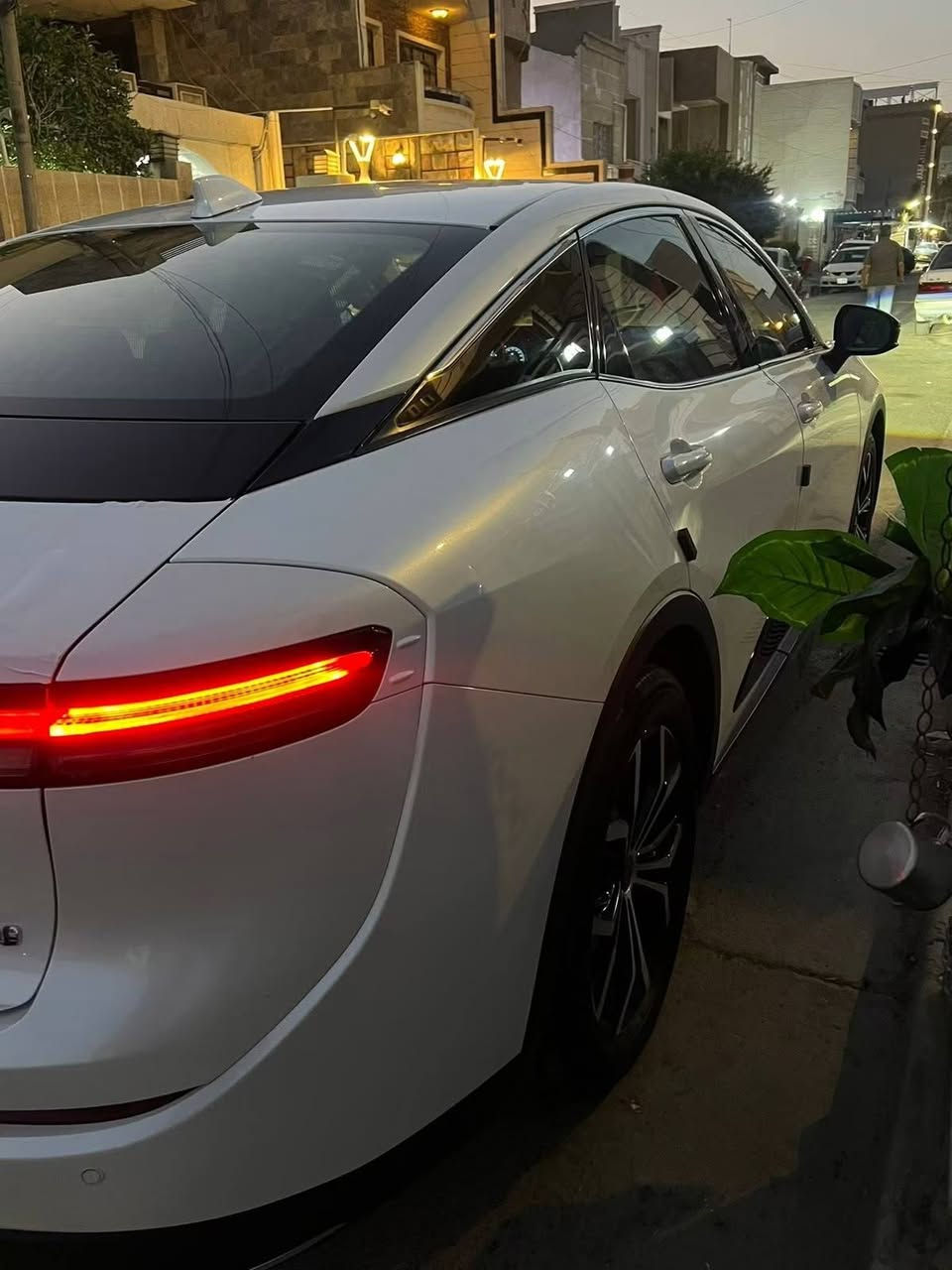 من رخصة الأدمن
مكاني بغداد 
​تويوتا كراون (Toyota Crown) موديل خليجي  2023 للبيع

​المواصفات والإستيراد: وكالة عبد اللطيف جميل (خليجي)

​الفئة: بريميوم (فول مواصفات)

​الرقم: بغداد (باسمي شخصياً)

​المشي: 42,000 كم حقيقي

​الحالة والكفالة: السيارة مكفولة كفالة عامة من البارد، التبديل، والصبغ (شرط الفحص)

​المواصفات التفصيلية (بريميوم):

​محرك 2500 cc هايبرد

​فتحة سقف

​5 كاميرات محيطية

​رادار محيطي متكامل مع نظام حماية وأمان

​زراق لايت (رشاشات غسيل المصابيح الأمامية)

​زراق ماء على الكاميرا الخلفية

​نظام المراية الذكية (البرورايز)

​دخول ذكي (بصمة على الأربع أبواب)

​نظام صوتي فاخر من JBL

​مقاعد جلد فاخرة مع خاصية التبريد

​شاشة عرض وسائط بحجم 12.3 إنش وشاشة عدادات رقمية 12.3 إنش

​دعم Apple CarPlay و Android Auto لاسلكياً وشاحن لاسلكي

​تحكم كهربائي كامل بالمراتب

​نظام تكييف أوتوماتيكي ثنائي المناطق مع فتحات خلفية

​إضاءة أمامية وخلفية Full LED

​تشغيل المحرك عن بُعد

​للاستفسار والتواصل: 
***********  علي
