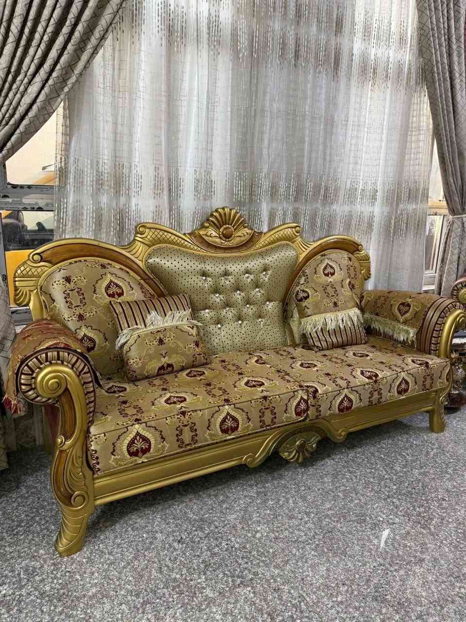 توجد قنفات للبيع مع فاترينا وطبلات وميز بسعر مليون وربع جميعها علما ان عدد القنفات ٥
وعدد الطبلات ٥ 
الموقع الرماادي حي العادل قرب مجمع ليلك التجاري
للتواصل مع رقم ***********
