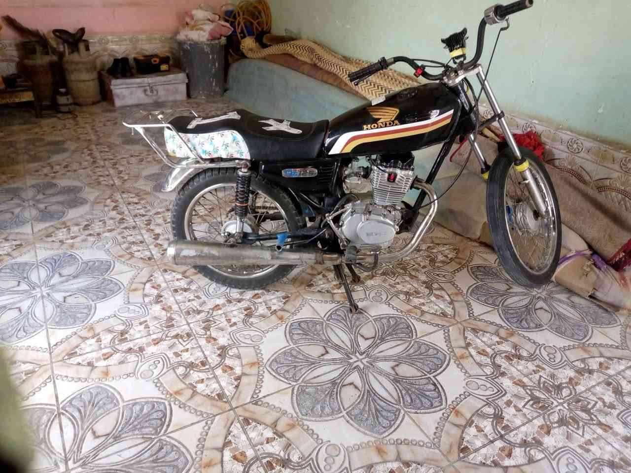 سلام عليكم دراجه للبيع هاذه رقمي ***********سعر 325وبيهه مجال قليل

