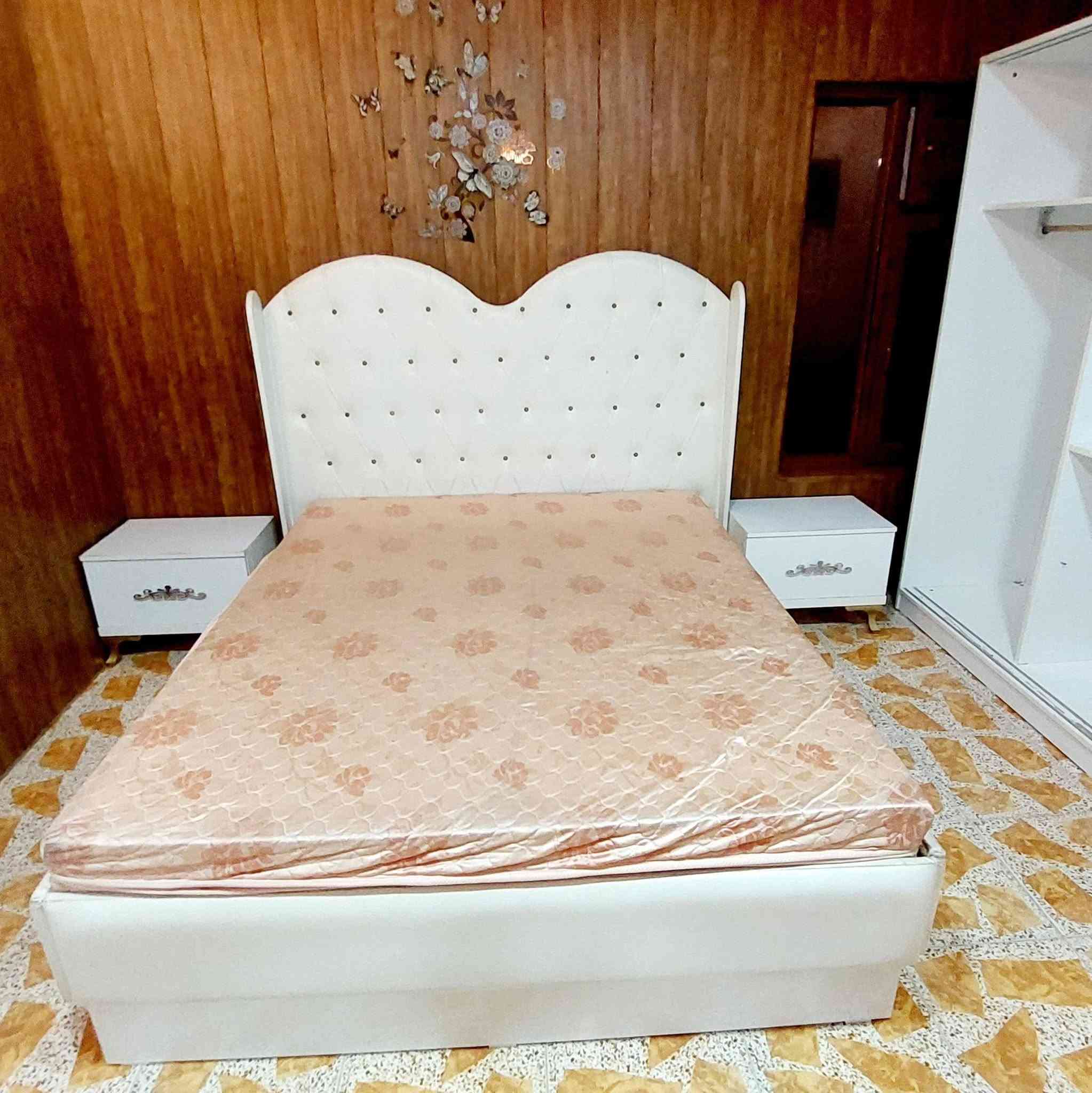 ژووری نووستن 6 پارچە زۆر پاکە دۆشەکی ئیسفنجی طوبی لەگەڵە لە سلێمانی.
نرخی 500 هەزار دینارە 
تلفون  ***********
