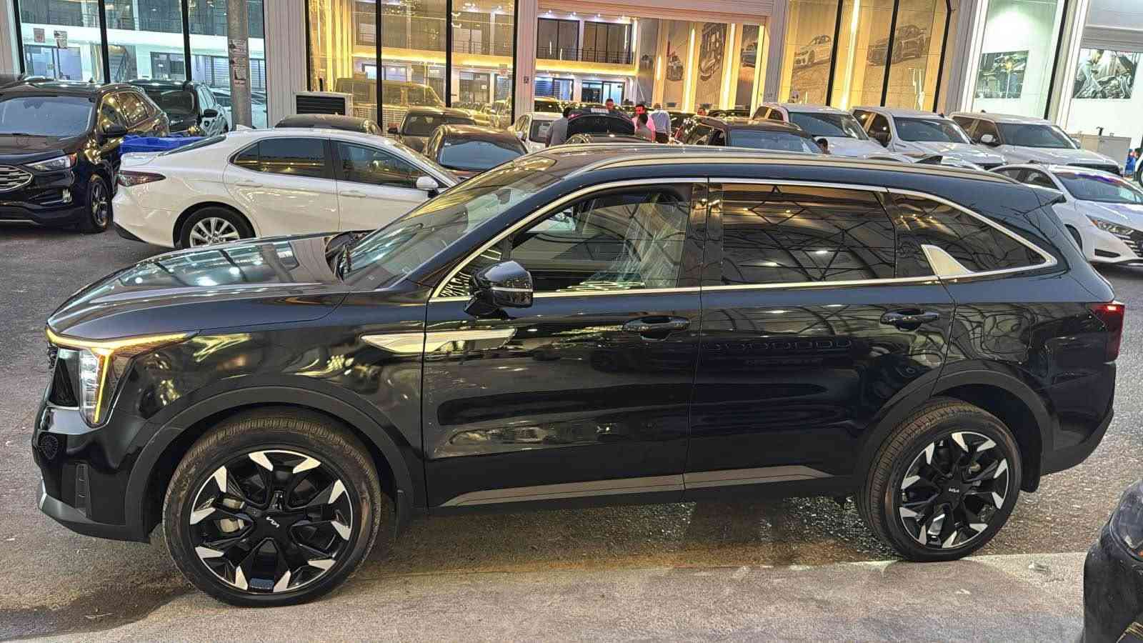 كيا سورنتو شكل جديد 2025 
مرقم اربيل كامل تحويل و غرامة شرط
7 راكب 
حادثها : نص بونيد و جاملع صبغ بدون دواخل و بدون ايرباگ جميع ايرباگات سليم بلادي و مكانين تعديل pdr
و سونار سيارة موجودة عل منشور 

السعر :246 و بيها مجال 

محرك 2500  تنفس طبيعي مرغوب
ماشية 15 الف ميل
المواصفات:- فول عدا الفتحة
بصمة شغيل 
بصمة ابواب وصندوق كهرباء
تشغيل عن بعد
شاشة كبيره نفكيشن
رادار امامي
مانع تصادم
مانع انزلاق
تحديد مسار.
نقطة عمياء .
تصحيح مسار
كاميرا خلفيه
كشنات جلد
كراسي كهرباء 
كراسي جلد
كروز سرعة
قيادة ذاتية
تحكم ستيرن
شاحن وايرلس
هاند بريك كهربائي
حساسات خلفيه + اماميه
حساسات مانع تجاوز
باب خلفي كهرباء
اضويه امامي زنون LED
اضويه خلفيه LED
لدات امامية بالأشارة الصفرة 
بكلايت ليد
درايف مود انظمة قيادة
الاستسفار واتساب و كورك 
*********** اكر, نينوى
