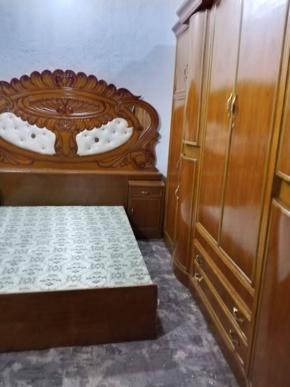 650غرفه ست ابواب صاج داخل وخارج نفخ زاويه كنتوريه هيه شالوزه هيه جزامه للخزن بغداد الحسينيه مال الراشديه وعندي توصيل ***********
