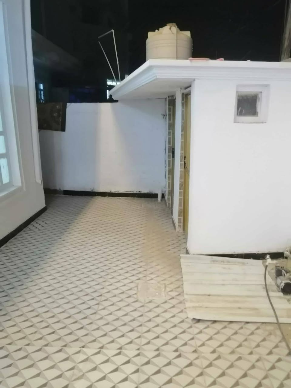 للبيع يت مساحة 240متر طابو زراعي سند 25ملك صرف. بناء حديث. شارع 8متر يبعد 150متر عن الشارع العام العنوان طريق الطهمازيه شريفة خلف بانزين خانه الود البابلي السعر 120مليؤن وبي مجال.. لاستفسار لاتصال ***********..
