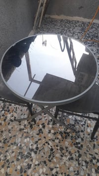 ميز طعام مع كراسي ٢ للبيع السعر 60 العنوان بغداد 07713339810