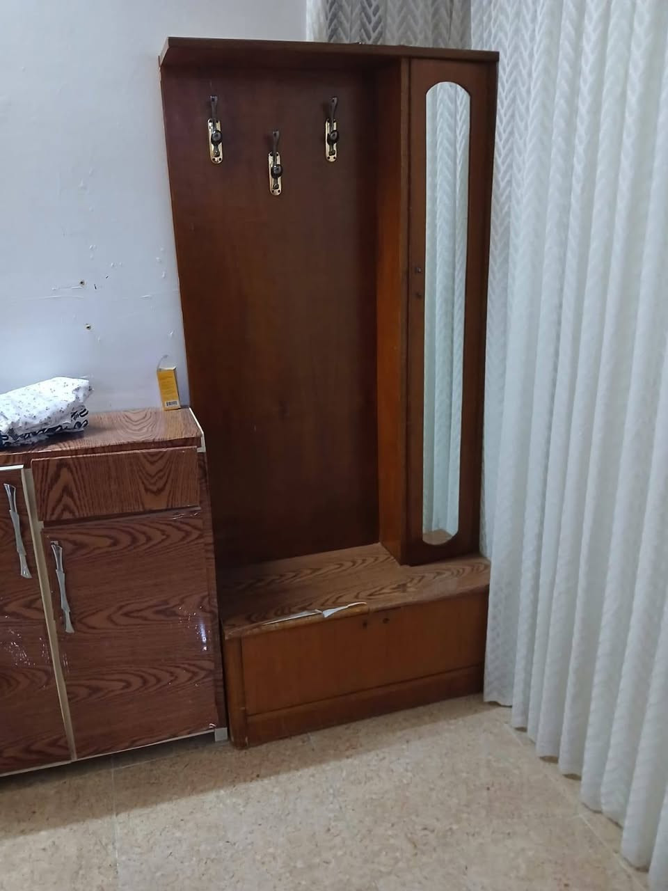 غرفه نوم صاج تكمه اربع قطع
مرتبه وشكلها حلو ونضيفه بس مستخدمه فتره
سعرها 300
هذ رقم صاحب الغرفه
***********
مكلف بنشر
