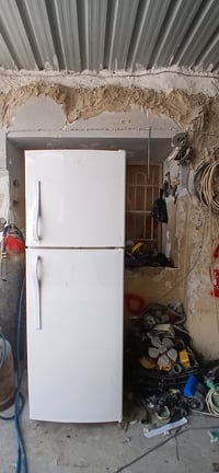 ثلاجة • للبيع