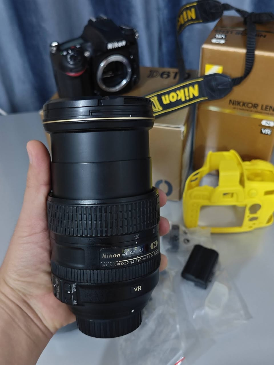 نيكون D610 بحالة ممتازة
مع عدسة نيكون الاحترافية 24-120 mm فتحة f/4
(مانع اهتزاز VR وعزل النانو) العدة كاملة بكرتونتها وأغراضها،
شترها عابر 83 الف استخدام بيت تصوير منتجات 
نظافة 95 %
كربلاء 
***********
