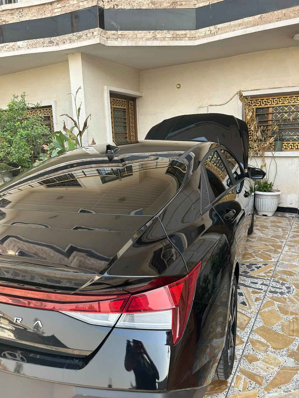 السلام عليكم (للبيع )
النترا موديل 2025 لون اسود   
دخول جديد بدون رقم 
حادثها موضح بالصور  دعامية  فقط  يعني كلين لا صبغ ولا بارد بدوووون إرباك 
الشاصي والدواخل سليمه 100‎%‎ 
كل قطعها بلاديه وبدون تبديل اي قطعه
المواصفات 
 
🔹 بصمة تشغيل + بصمة ابواب + صندوق ذكي يفتح عند الاقتراب 
🔹دشبول الكتروني 
🔹محرك 2000 دوش المرغوب
🔹فول رادارات 360 درجه+تدفئهبالمسنات & استيرن 
🔹كامره خلفيه + سستم صوت 
🔹كشنات مخمل + تشغيل عن بعد
🔹ويل كب سبورت رياضي بلادي 
وباقي المواصفات المعروفه 
السيارة بدون اي رباك بدون اي حادث على الفحص 
السعر ١٣٩
مكان السيارة بغداد البنوكً
***********
