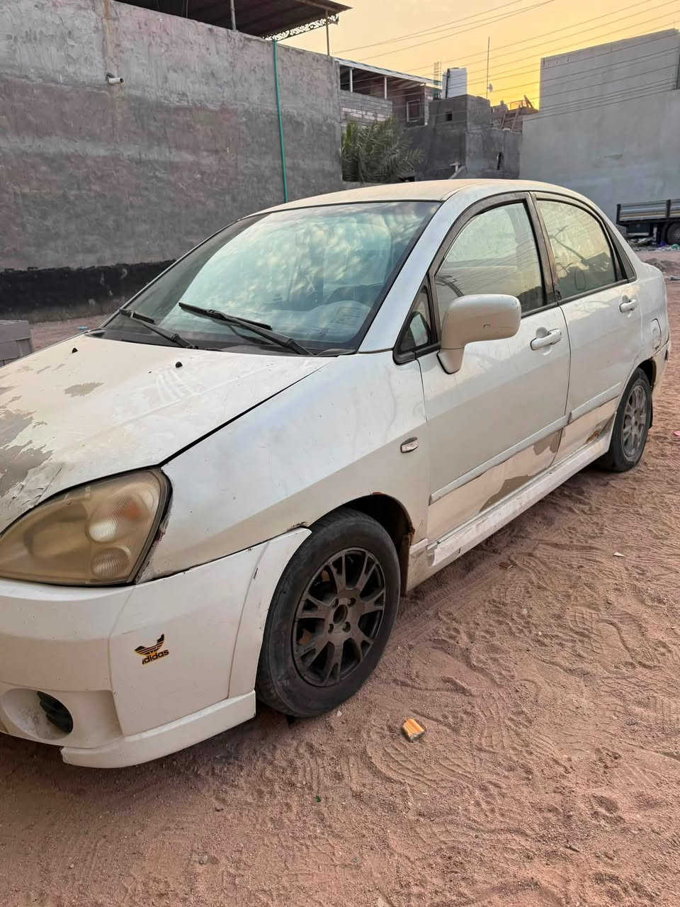 السلام عليكم 
سازوكي ليانا مديل 2005 
رقم ثلاثي مميز
گير ومكينه كفاله
تبريد شغال بالازدحام يفصل 
بدي كفاله ما عدا طخات بسيطه والباقي شوف العين 
للأستفسار واتساب فقط ***********
📍البصرة
