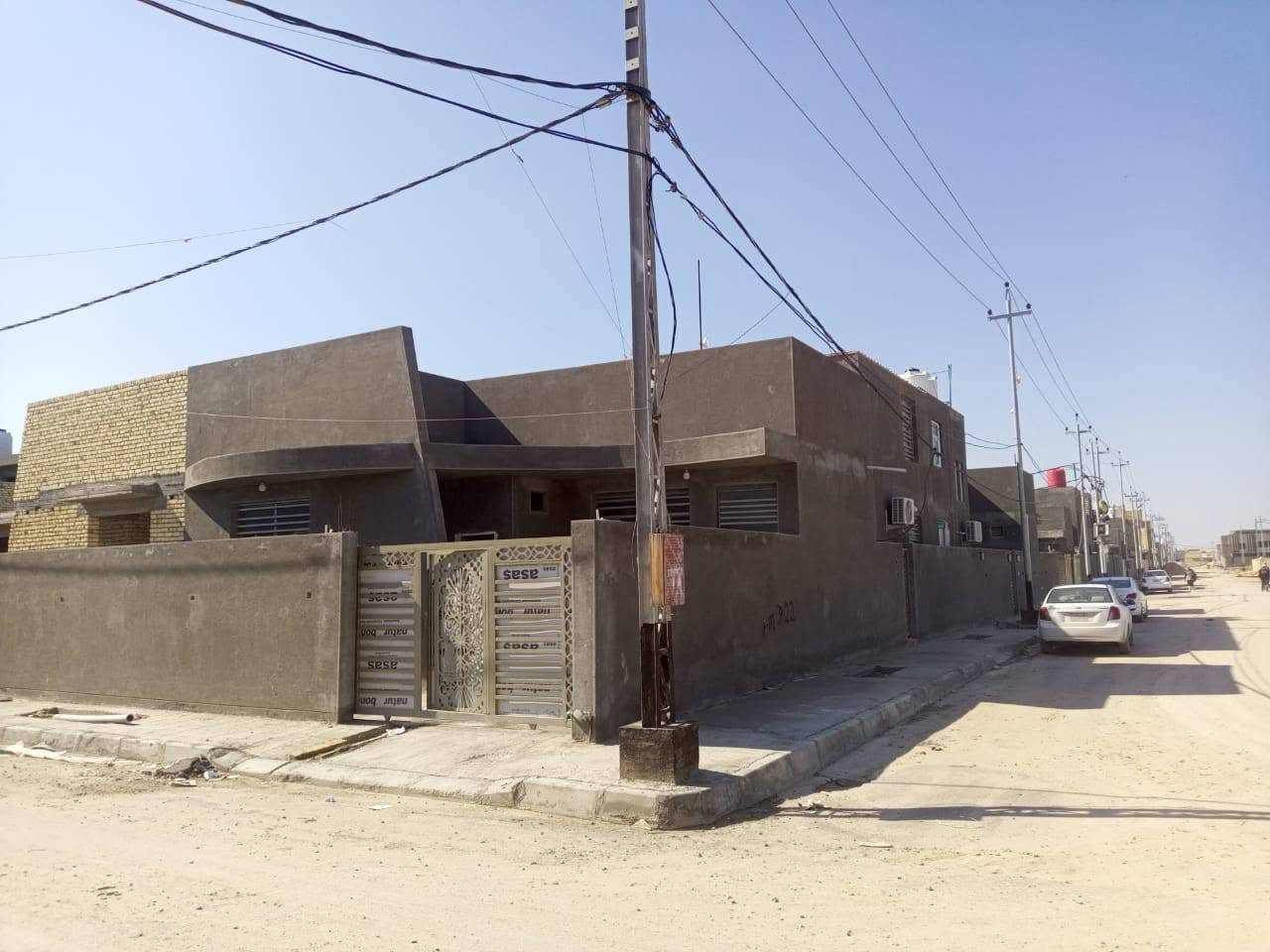 دار للبيع مجمع ابن يقطين ركن موقع مميز مساحته ٢٢٠م مطلوب ٩٦ مليون القسط الشهري ٥٤٨ للاستفسار *********** واتساب 
***********

